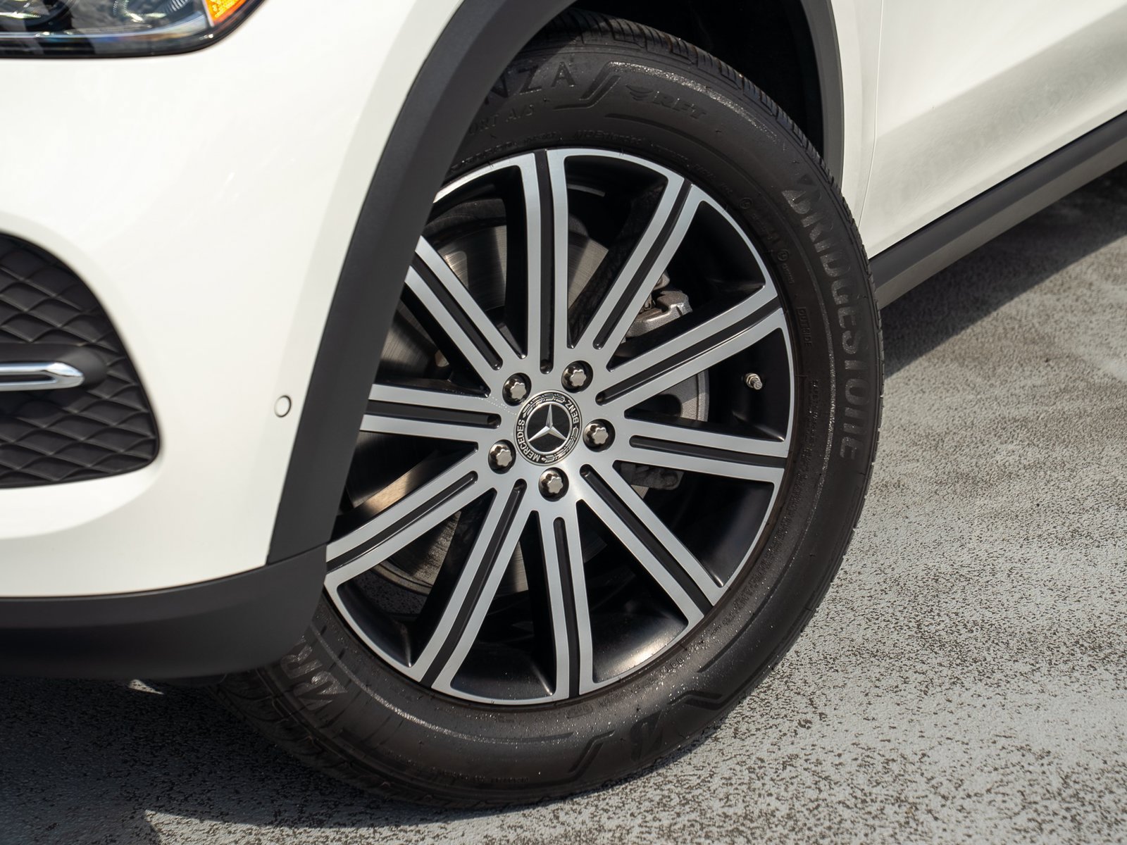 Certified 2025 Mercedes-Benz GLE 450e 4MATIC w/ Driver Assistance Package image 11