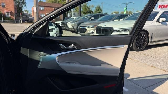 Used 2023 Genesis G70 2.0T image 12