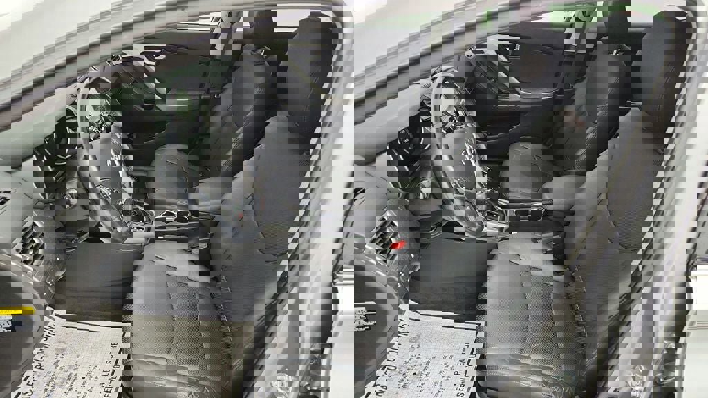 Used 2015 Hyundai Elantra Limited w/ Option Group 05 image 21