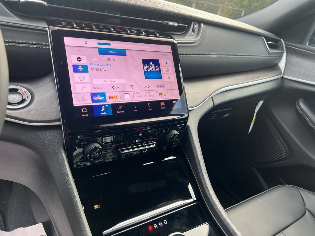 New 2025 Jeep Grand Cherokee L Limited w/ Black Appearance Package image 11