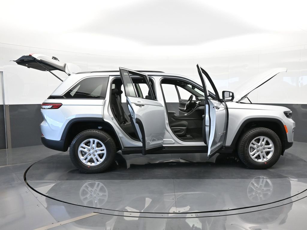 Used 2024 Jeep Grand Cherokee Laredo w/ Trailer Tow Package image 55