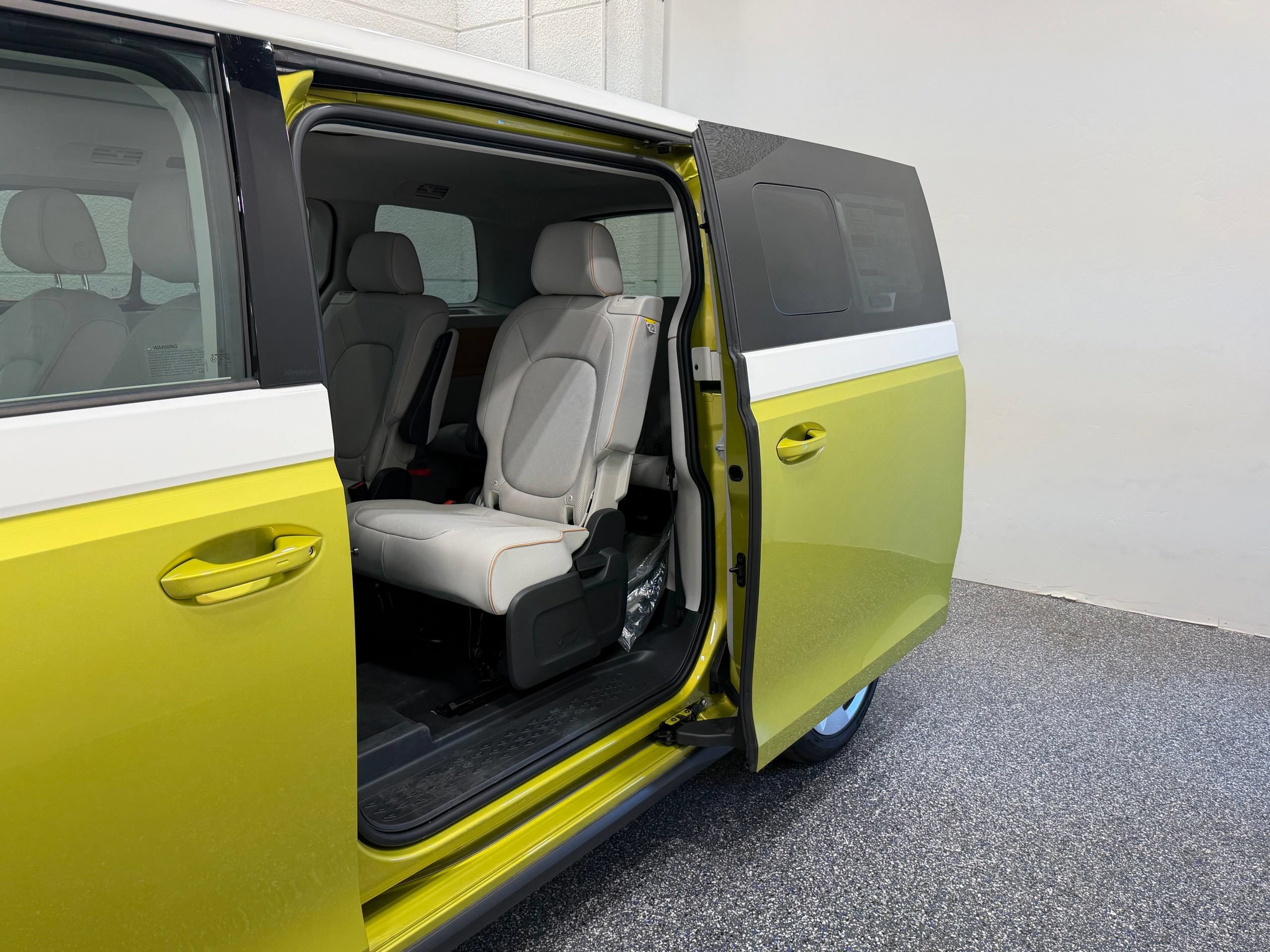 New 2025 Volkswagen ID. Buzz Pro S Plus AWD/4WD image 21
