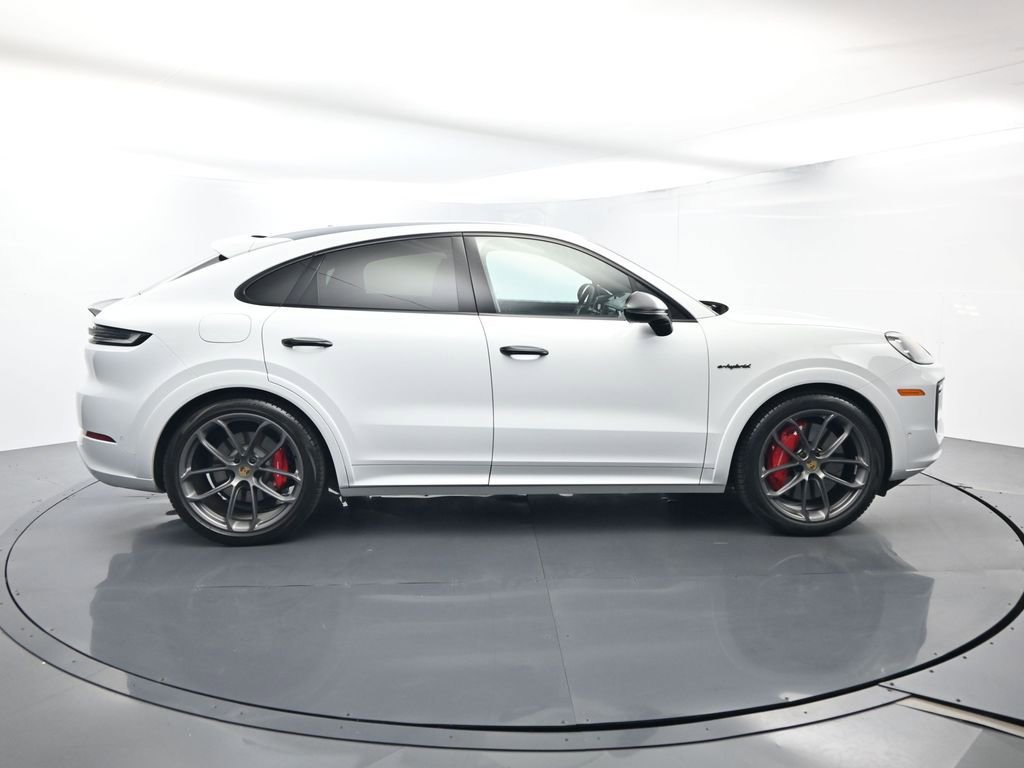 Certified 2024 Porsche Cayenne Turbo image 15