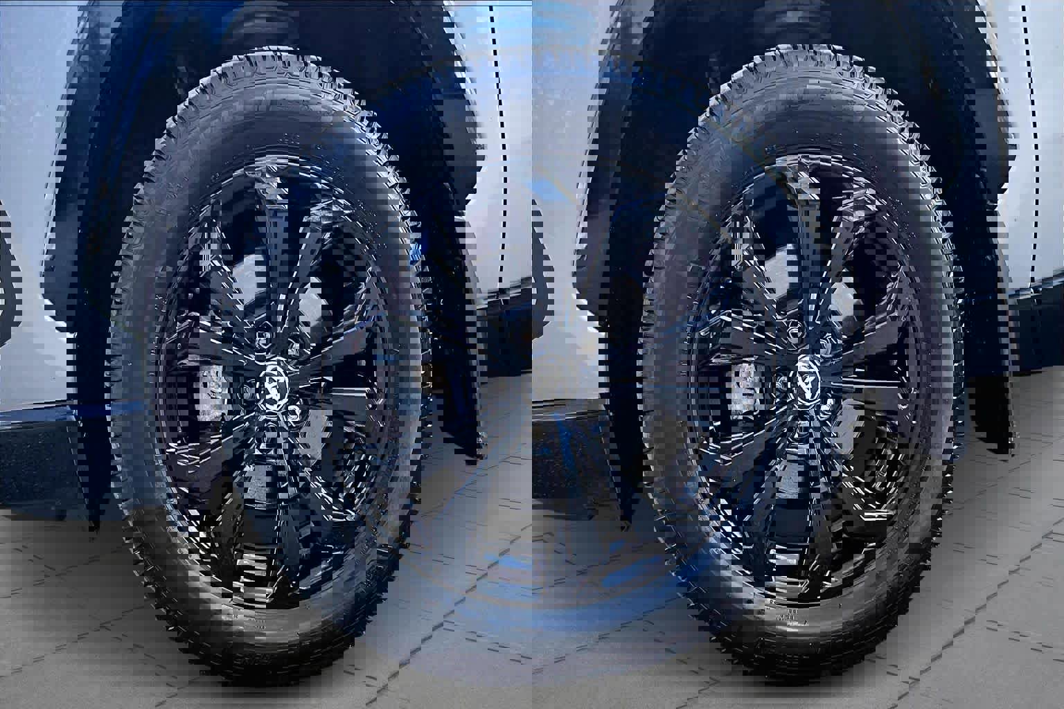 Used 2024 Toyota RAV4 SE w/ Convenience Package image 11