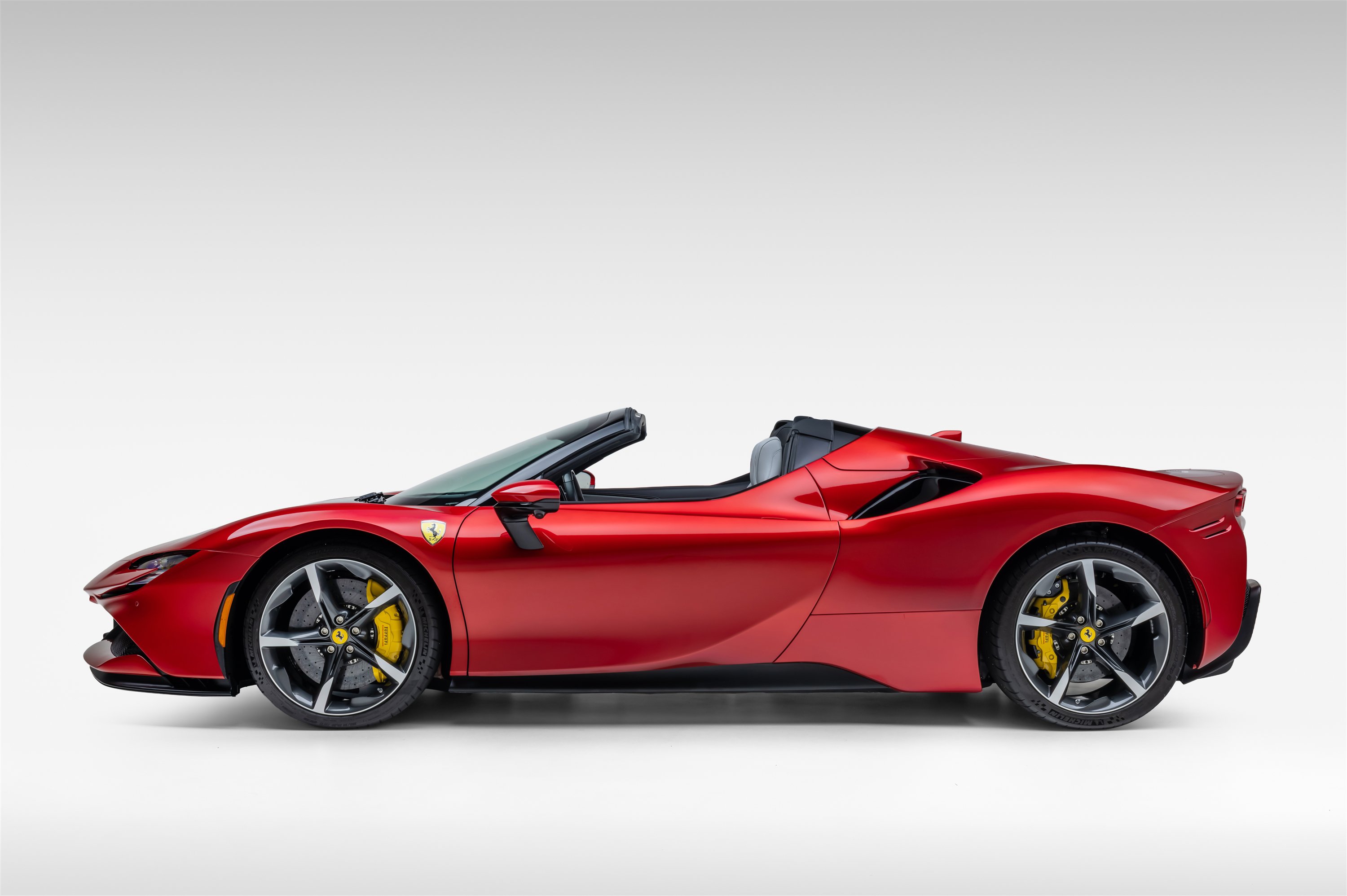 Certified 2025 Ferrari SF90 Spider AWD/4WD image 3