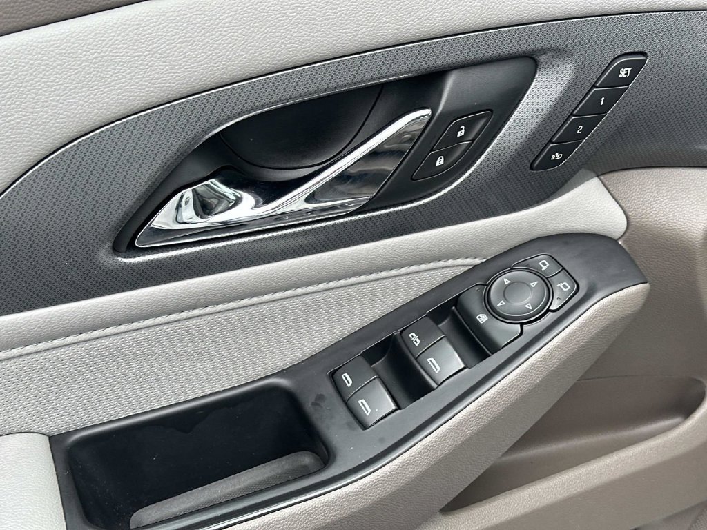 Used 2021 Chevrolet Traverse Premier FWD image 17