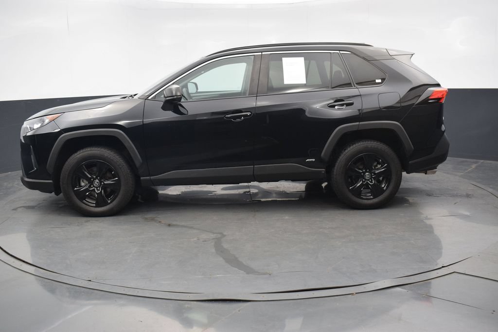 Used 2022 Toyota RAV4 LE AWD/4WD image 2