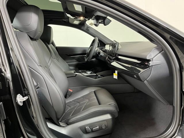 Used 2026 BMW 530i xDrive w/ M Sport Package image 22