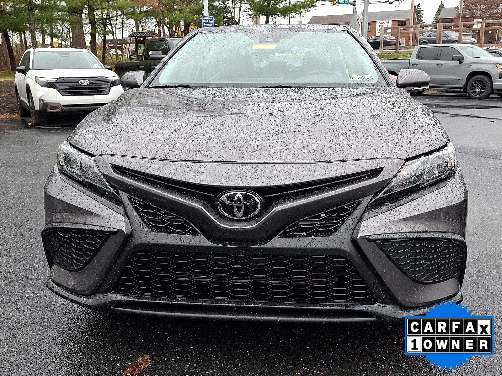 Used 2023 Toyota Camry SE image 2