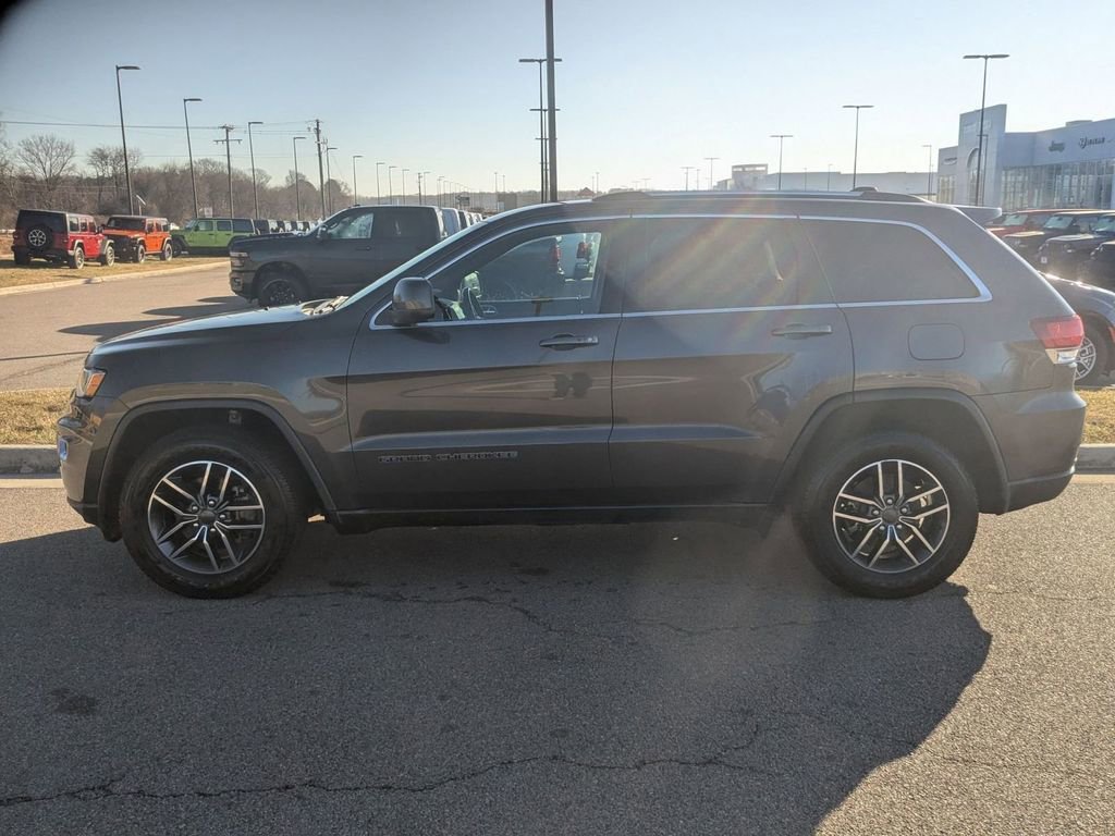 Used 2020 Jeep Grand Cherokee Laredo w/ 18" Wheel & 8.4" Radio Group image 2