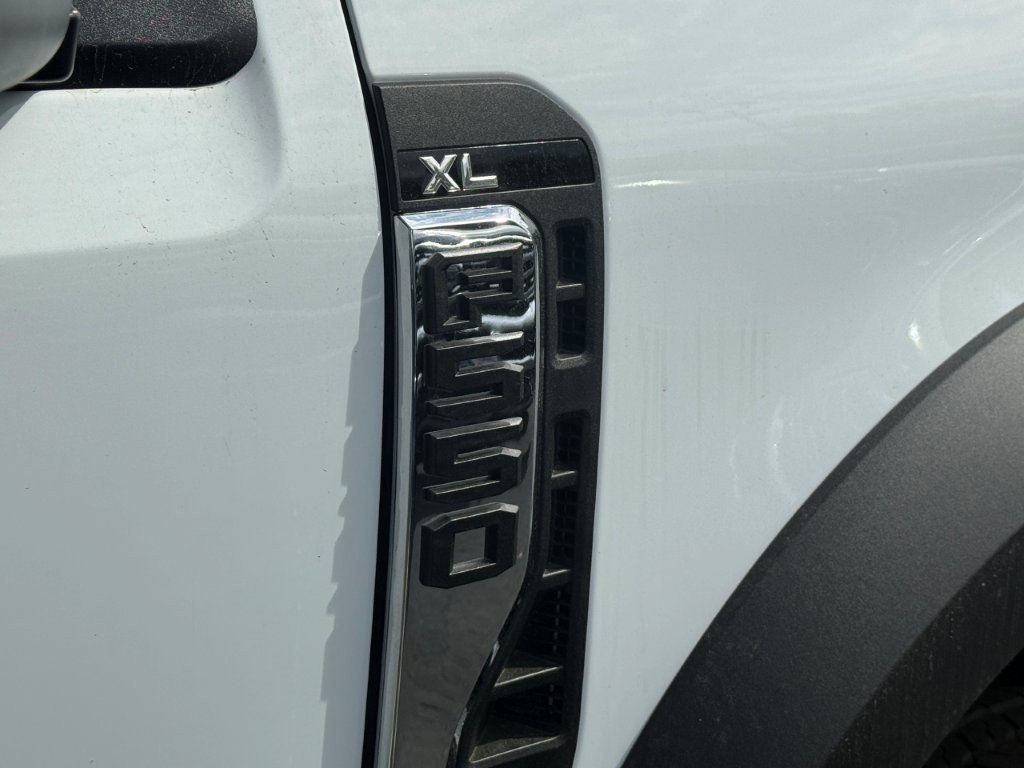 New 2026 Ford F550 4x4 Crew Cab image 13