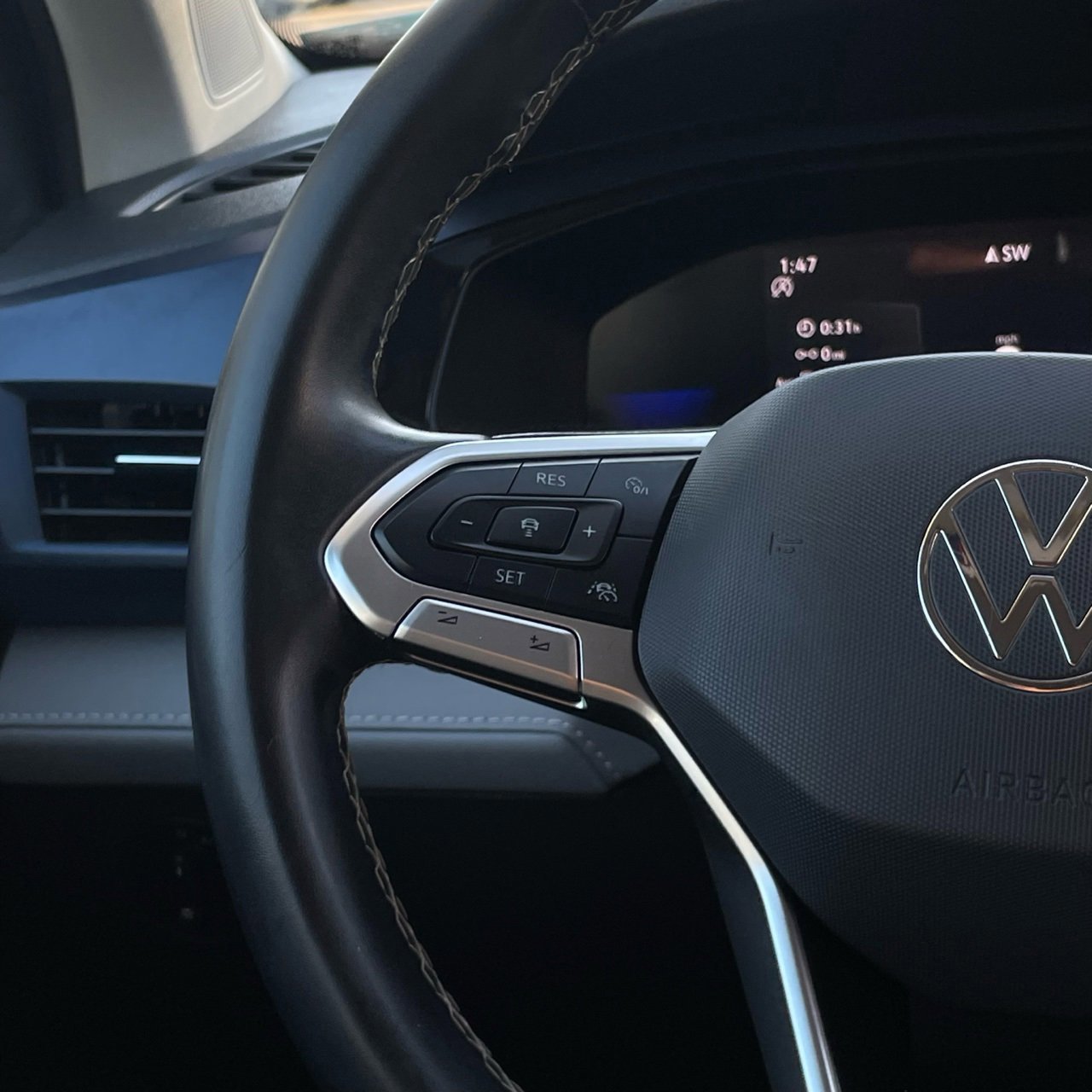 Used 2024 Volkswagen Taos SE image 13