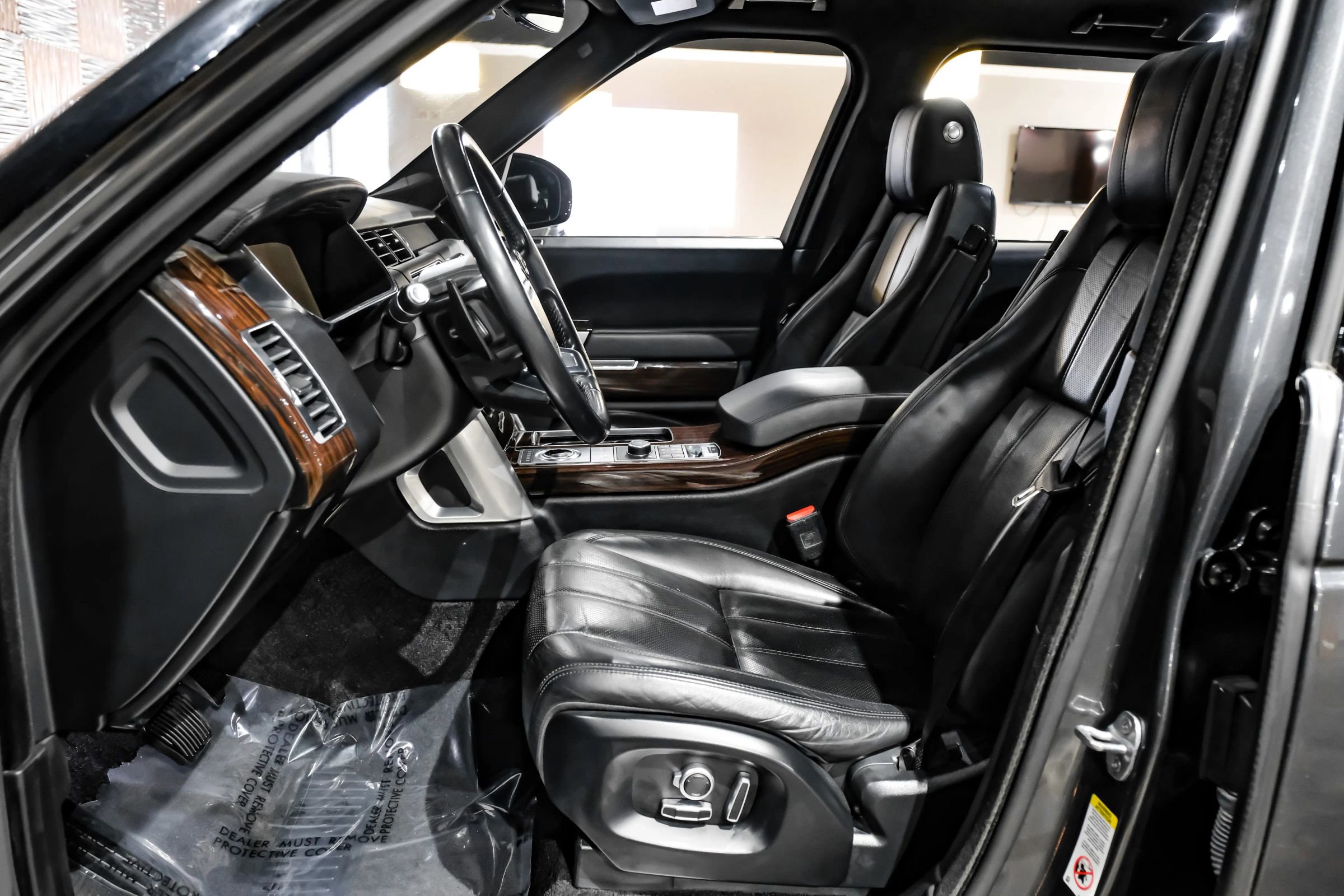 Used 2017 Land Rover Range Rover HSE image 4