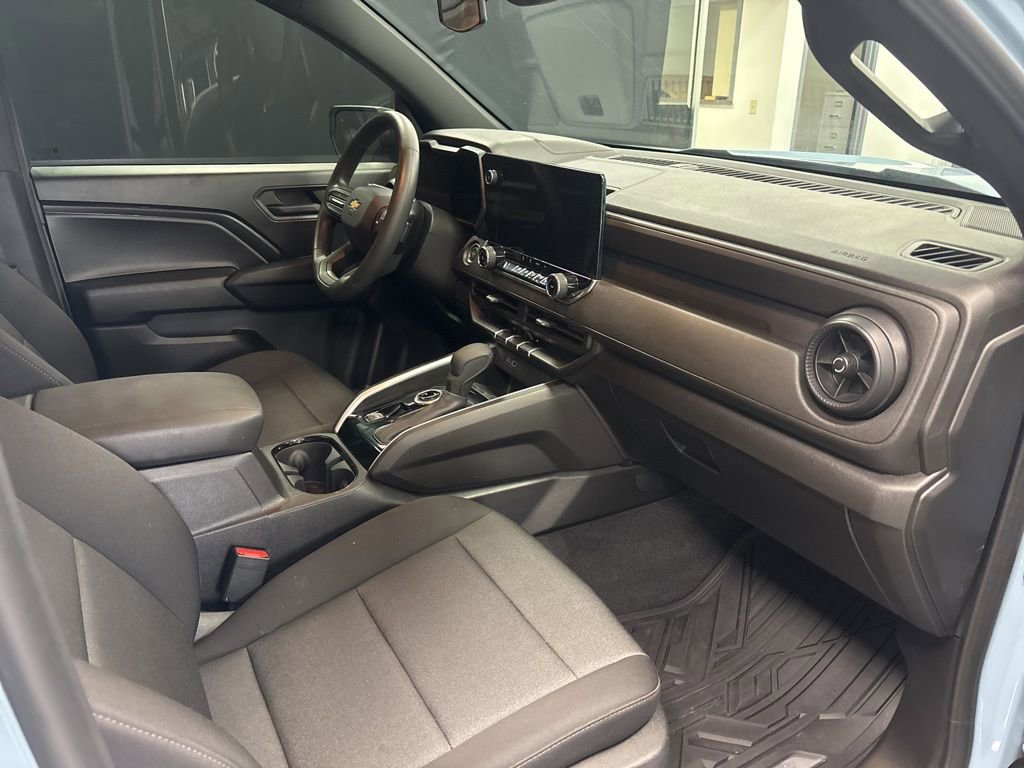 Used 2025 Chevrolet Colorado W/T w/ Advanced Trailering Package image 9