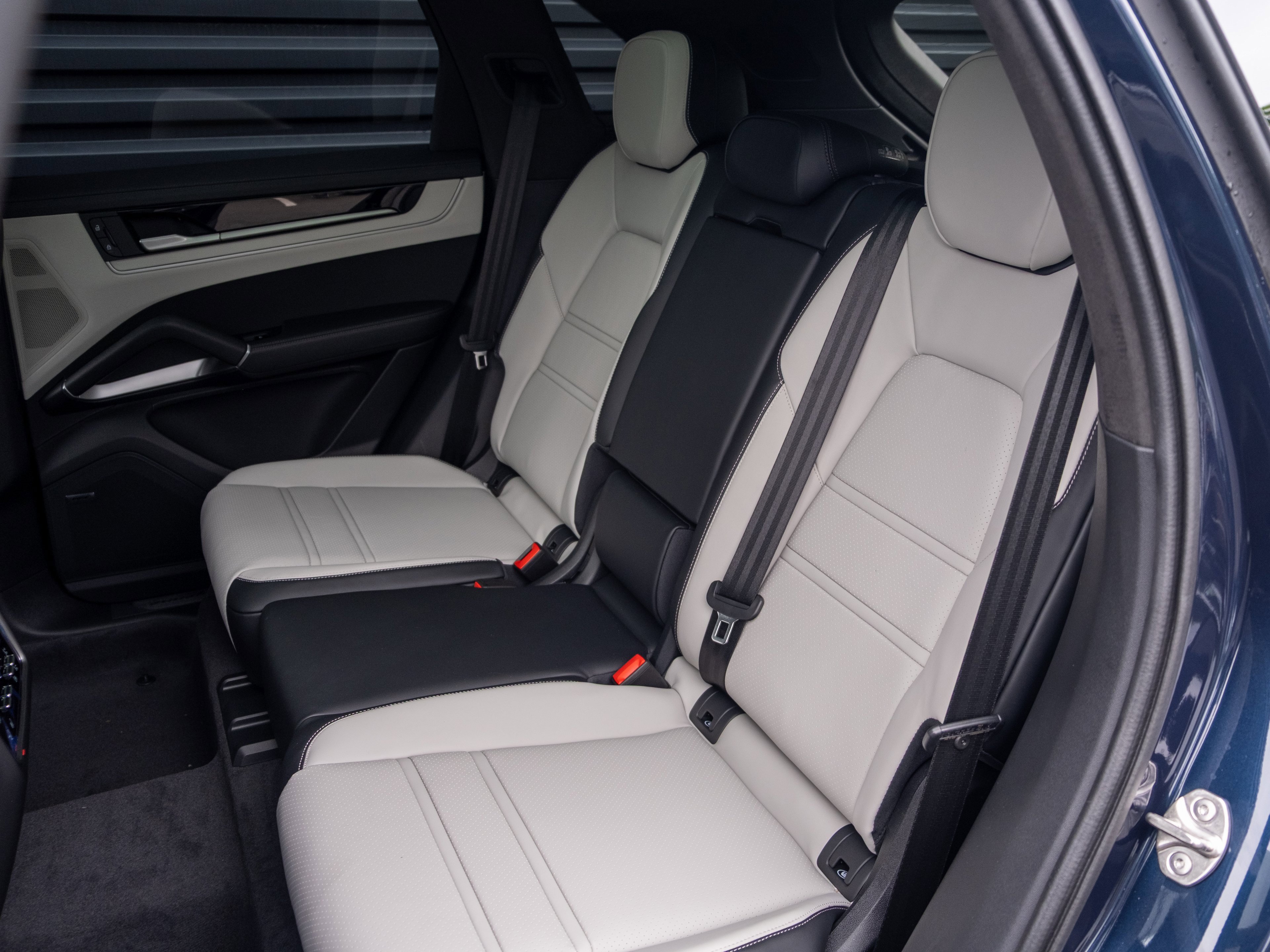 New 2025 Porsche Cayenne GTS image 33