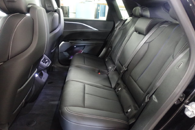Used 2025 Cadillac Lyriq Luxury w/ LPO, Floor Liner Package AWD/4WD image 21