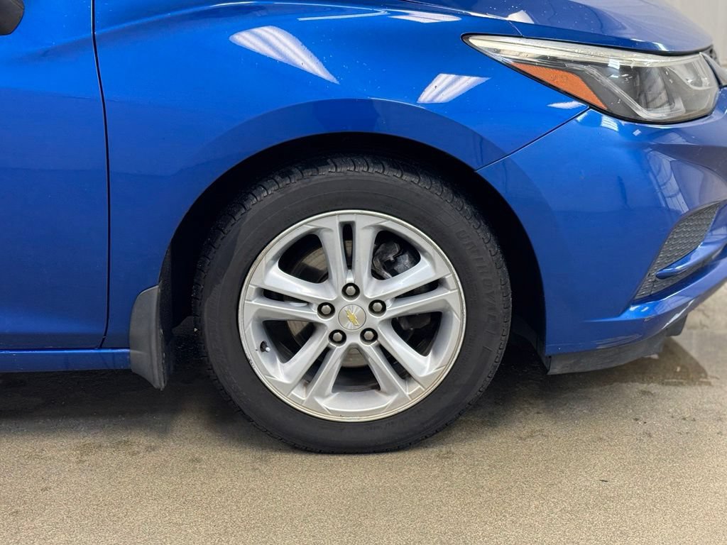 Used 2017 Chevrolet Cruze LT FWD image 4