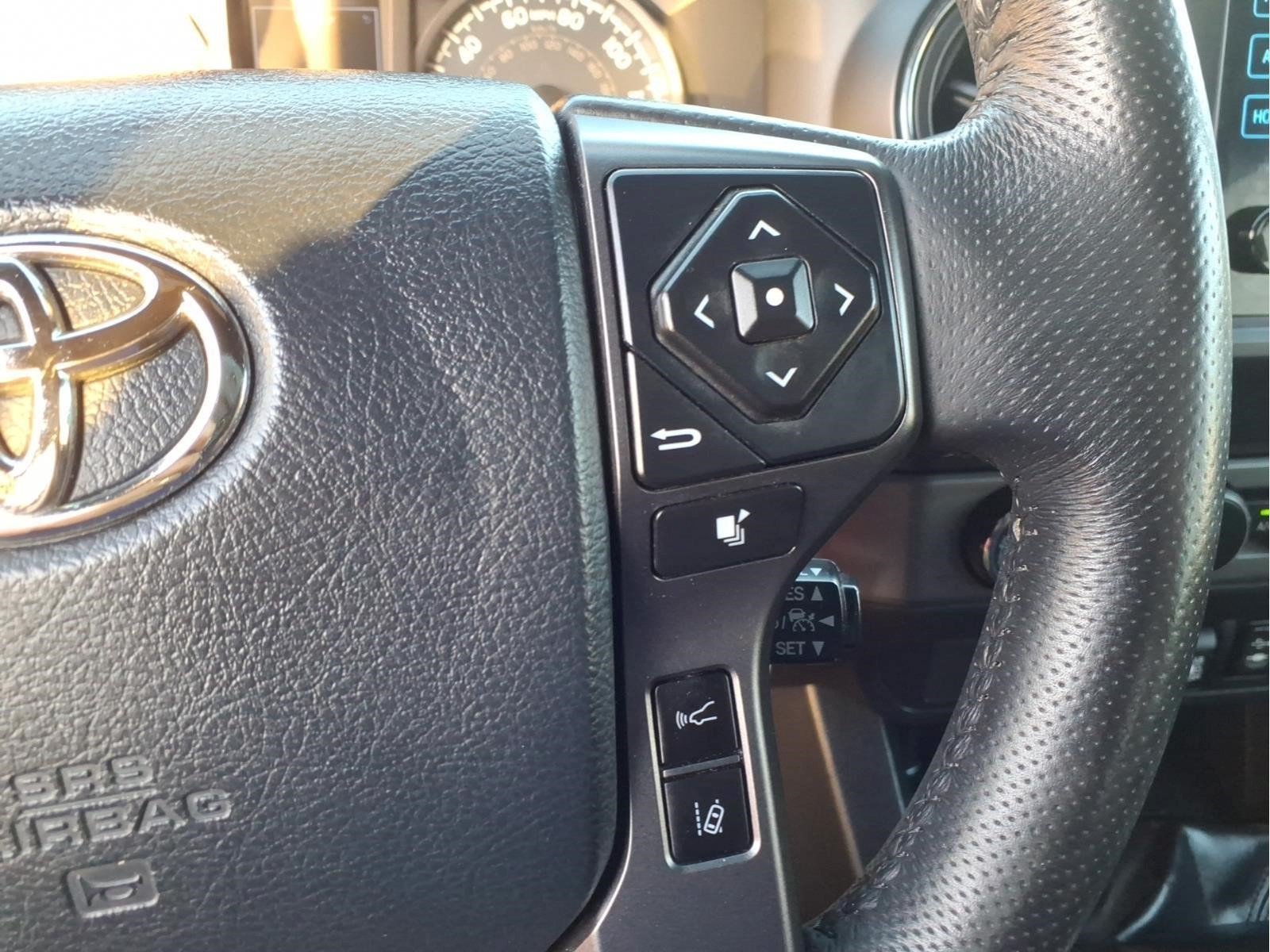 Used 2019 Toyota Tacoma TRD Off-Road AWD/4WD image 16