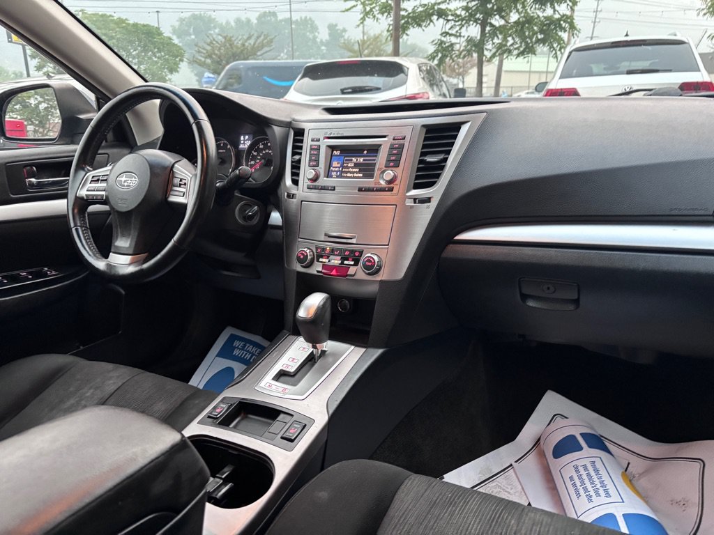 Used 2014 Subaru Legacy 2.5i Premium AWD/4WD image 2