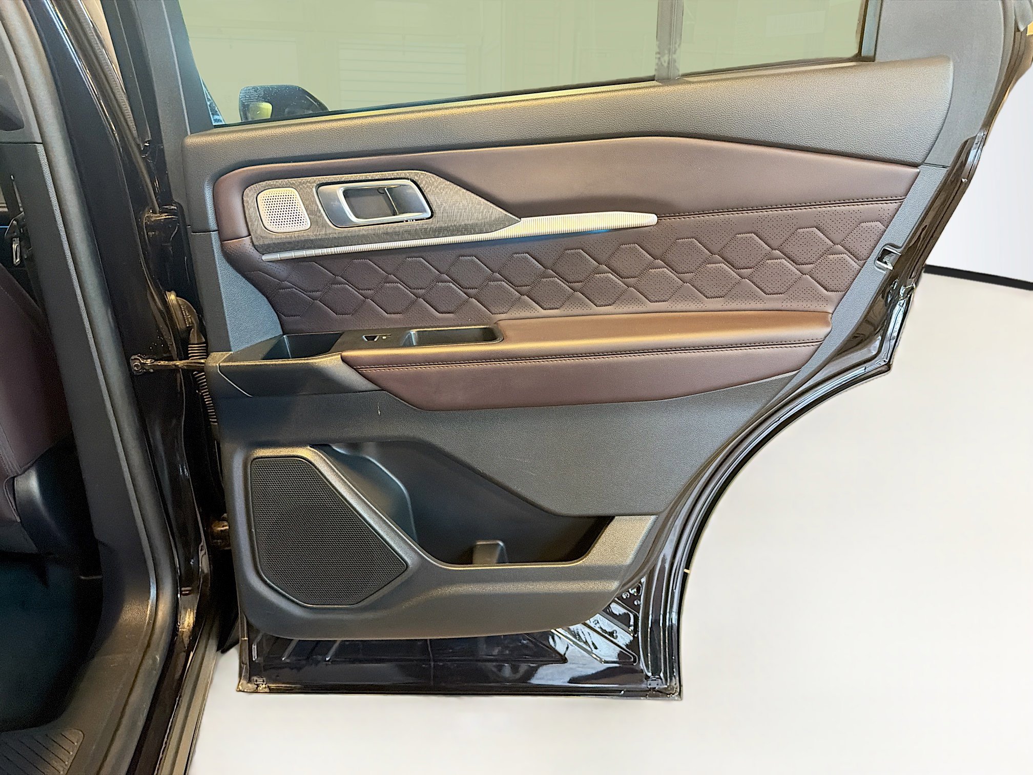 Used 2025 Ford Explorer Platinum w/ LUX Leather Package image 34