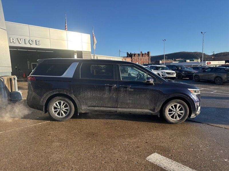 Used 2024 Kia Carnival LX image 6
