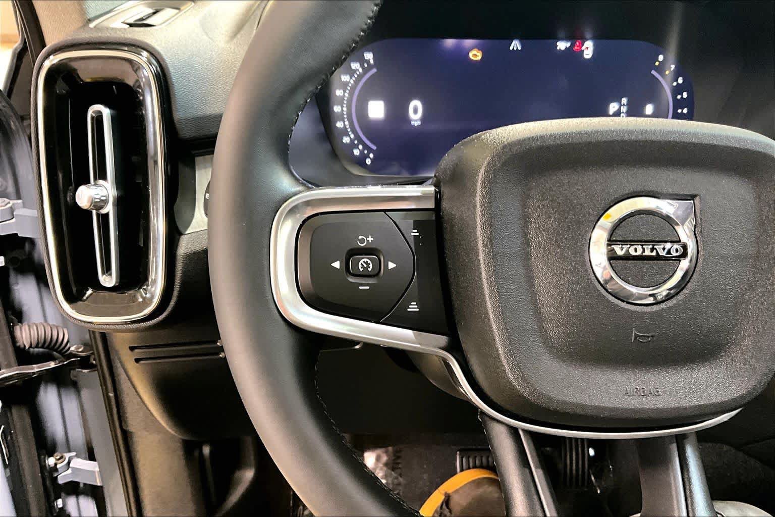 Certified 2023 Volvo XC40 B5 Ultimate w/ Climate Package AWD/4WD image 23
