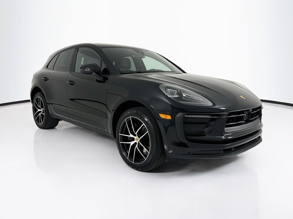 Certified 2025 Porsche Macan AWD/4WD image 7