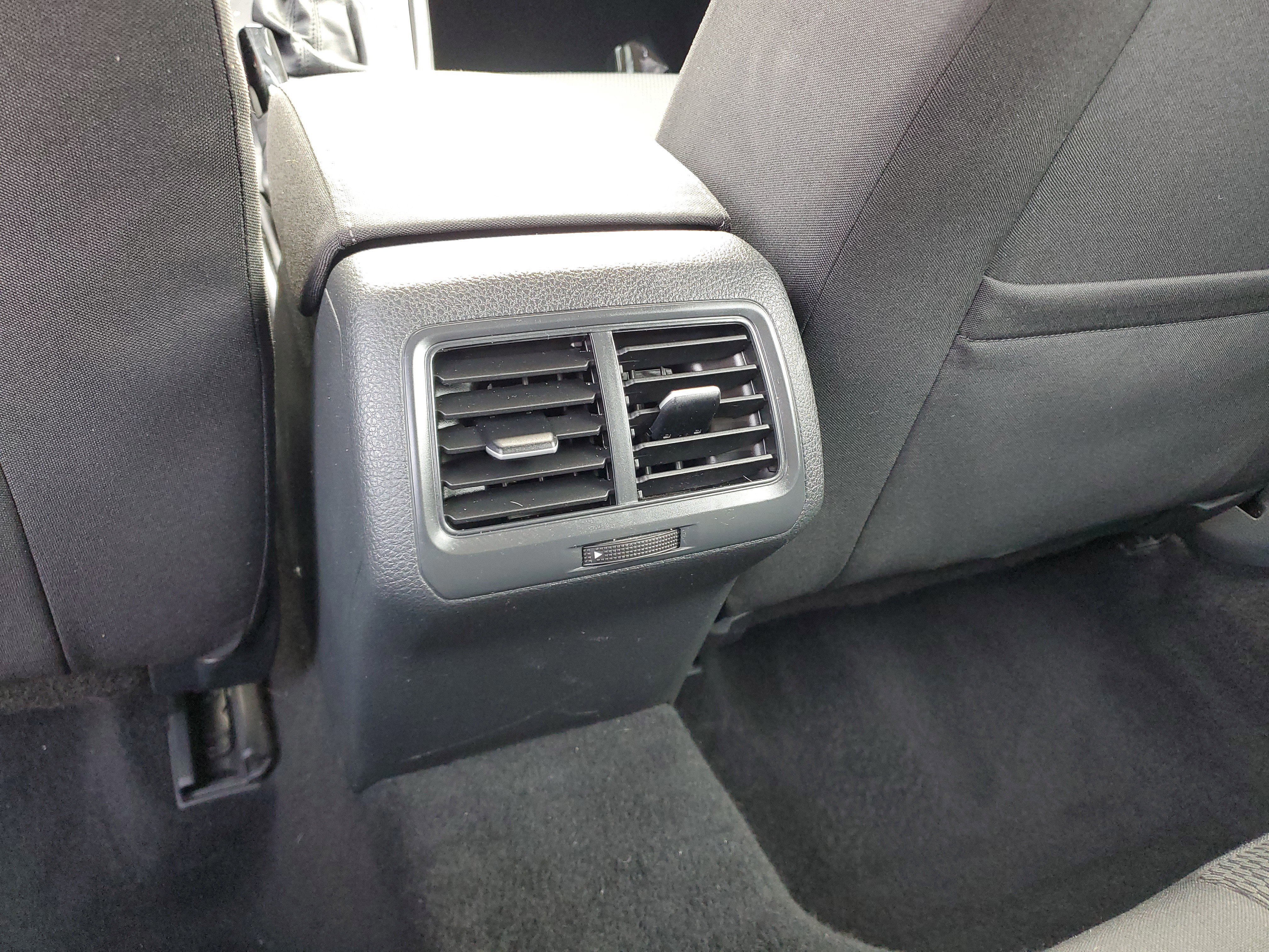 Used 2016 Volkswagen Golf S image 30