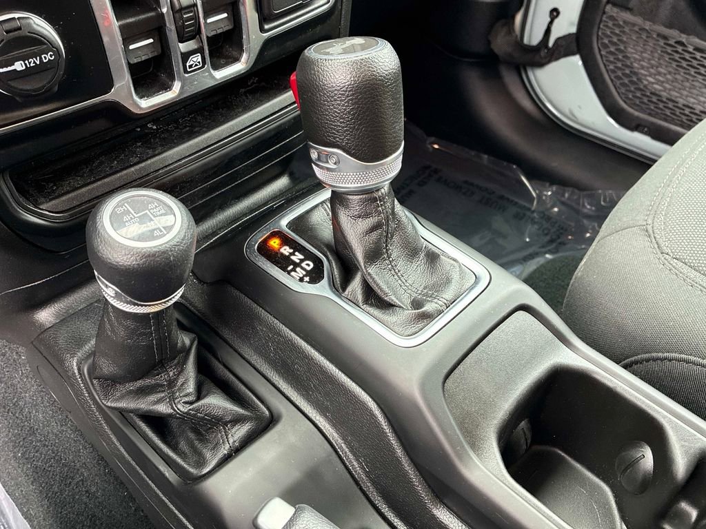 Used 2023 Jeep Wrangler Unlimited w/ Convenience Group image 27