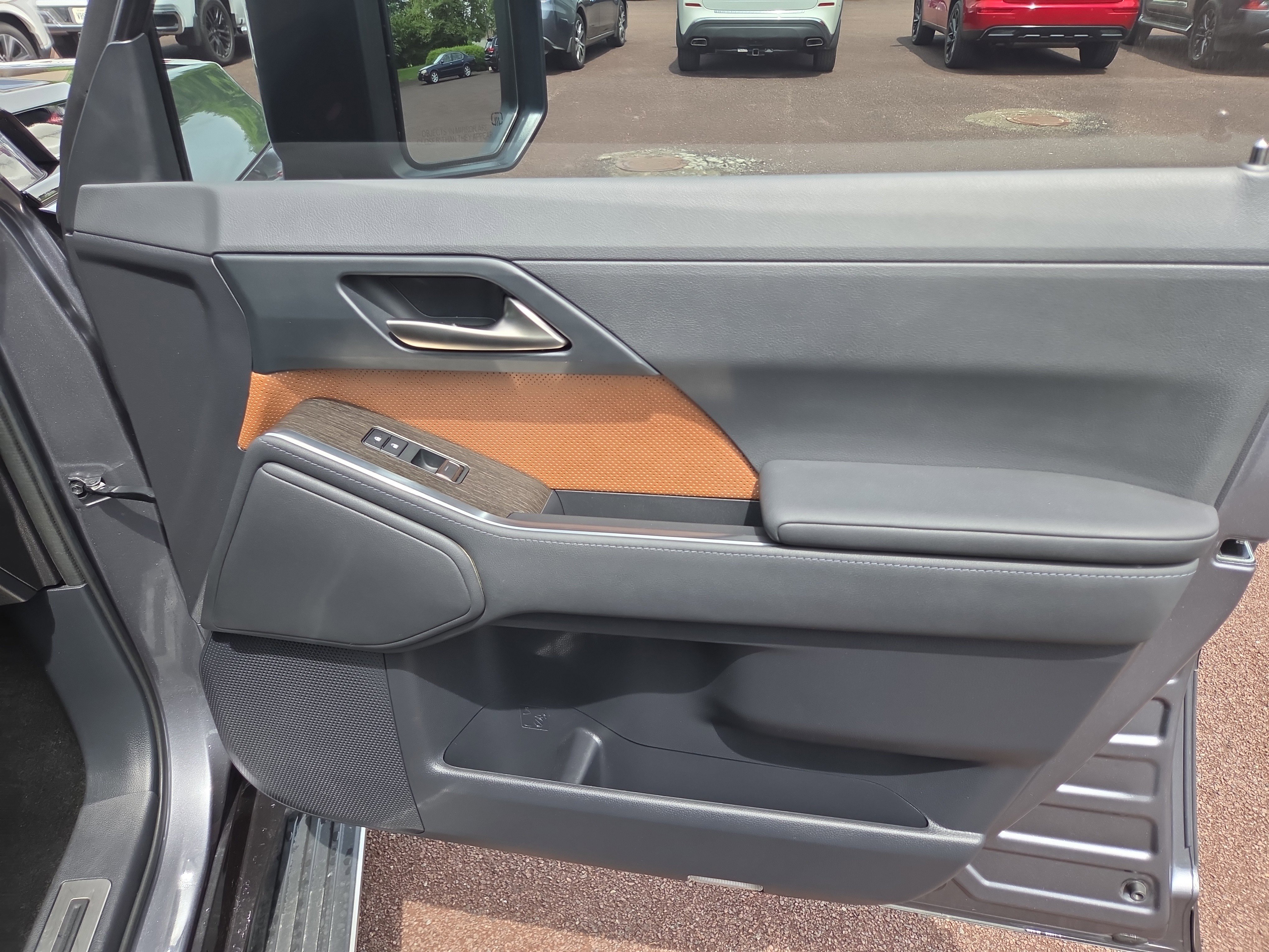 Used 2024 Lexus GX 550 w/ Accessory Package (2T) AWD/4WD image 17