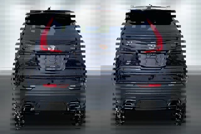 Used 2023 Cadillac XT4 Luxury w/ Cold Weather Package image 3