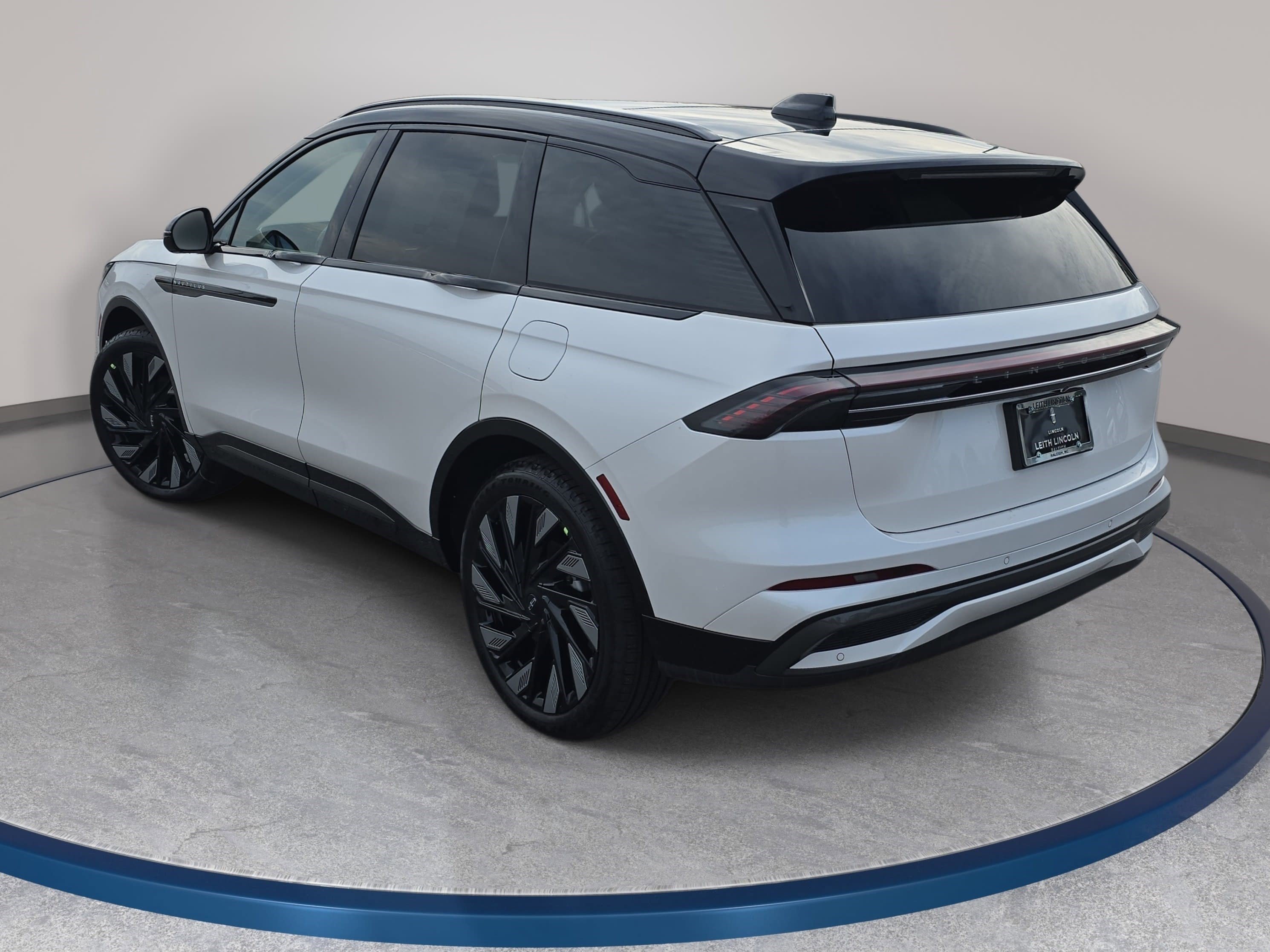 New 2026 Lincoln Nautilus Reserve w/ Jet Appearance Package AWD/4WD image 7