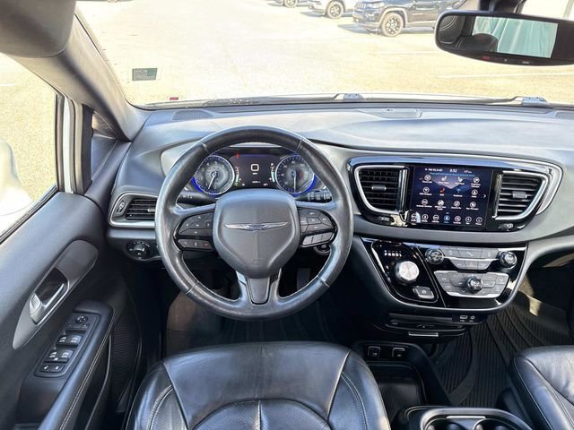 Used 2018 Chrysler Pacifica Touring-L Plus FWD image 19