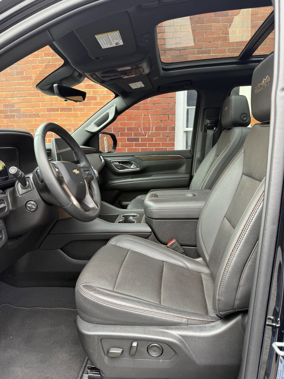 Used 2024 Chevrolet Suburban High Country image 13