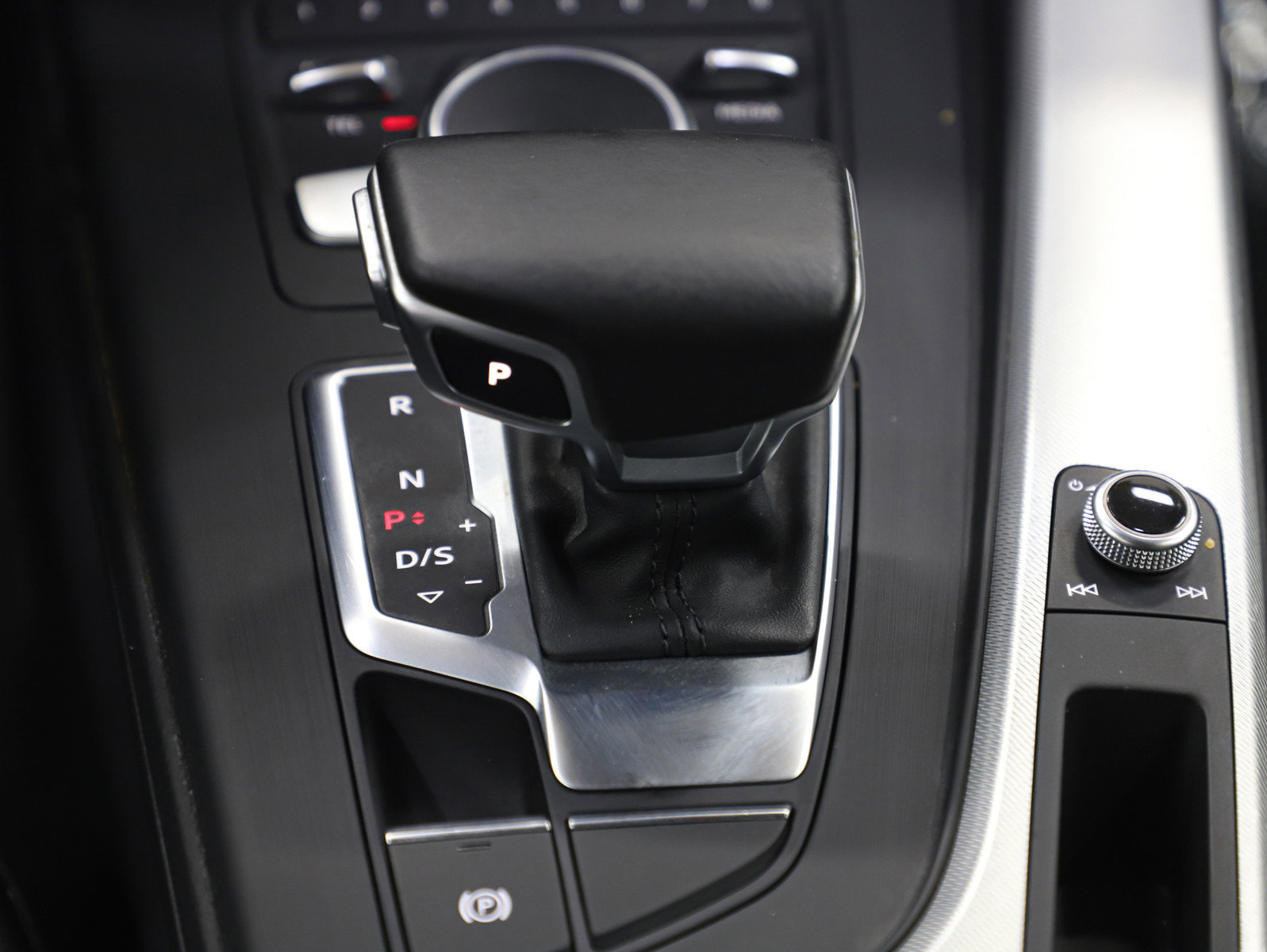 Used 2017 Audi A4 2.0T Premium w/ Audi MMI Navigation Plus image 19