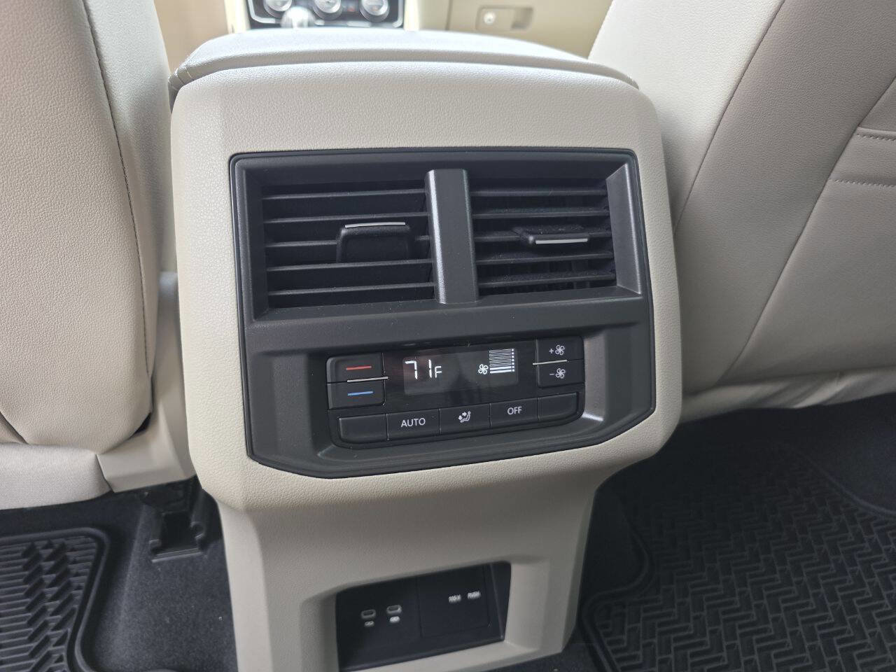 Used 2023 Volkswagen Atlas SE AWD/4WD image 17