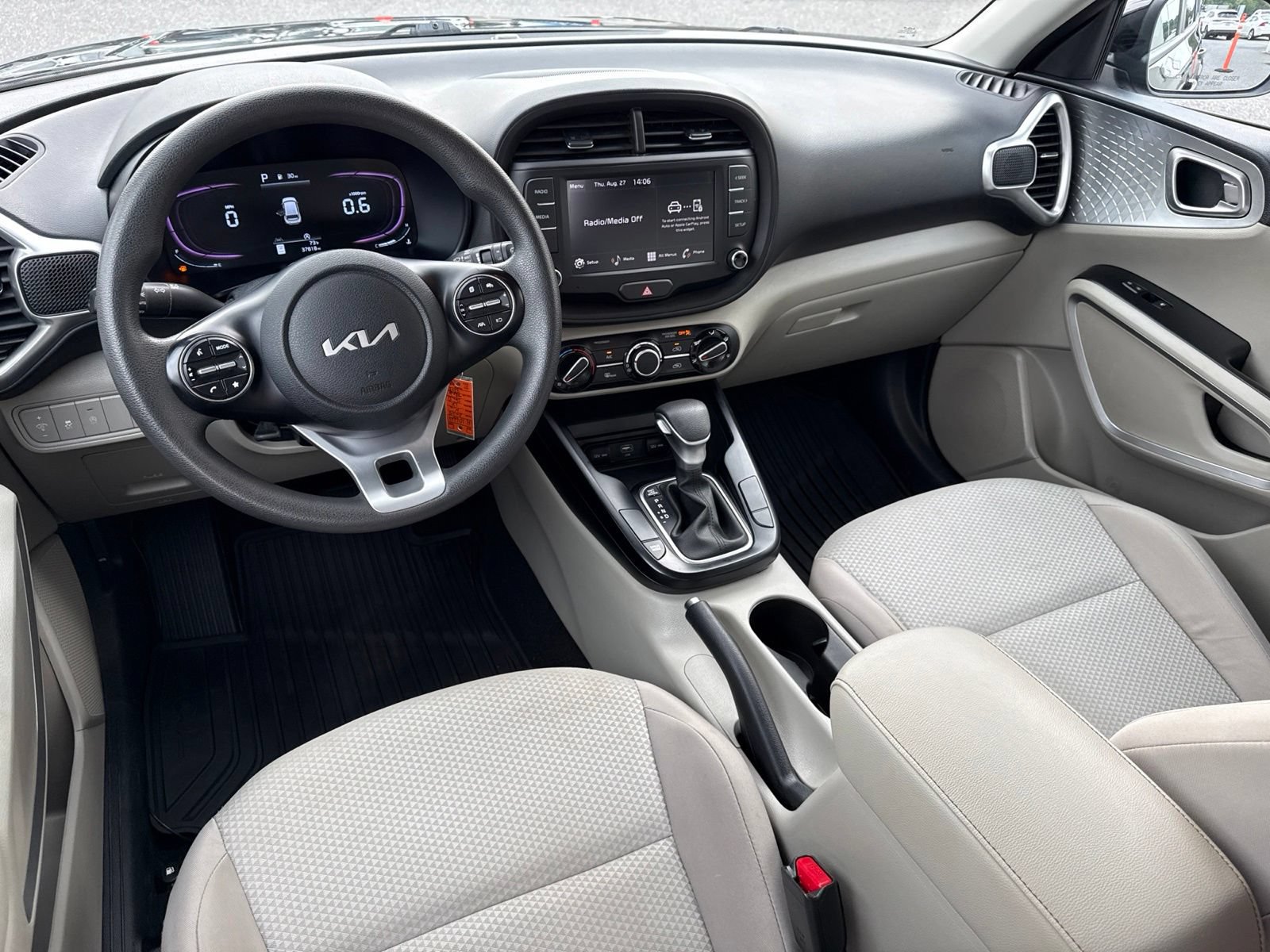 Used 2025 Kia Soul LX FWD image 14