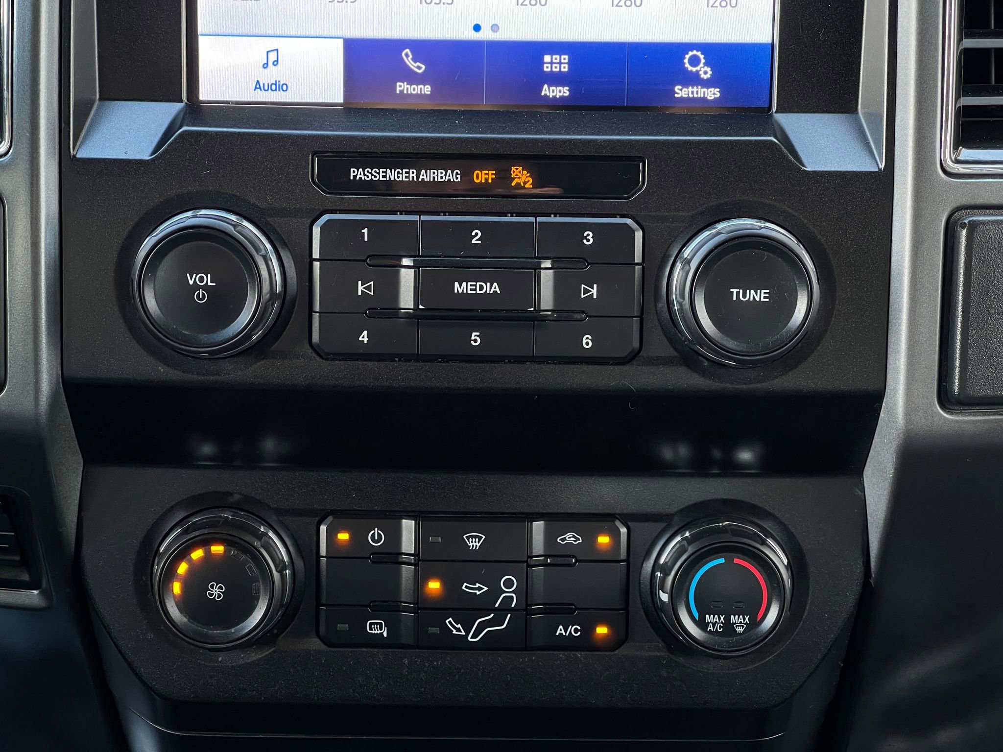 Used 2021 Ford F250 XLT w/ FX4 Off-Road Package image 22