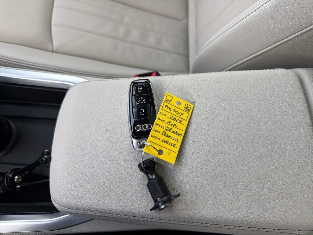 Used 2024 Audi Q8 e-tron Premium AWD/4WD image 16
