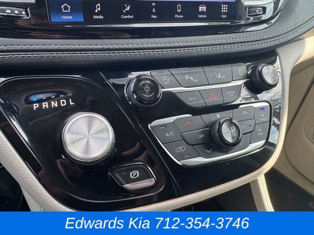 Used 2021 Chrysler Pacifica Limited image 27