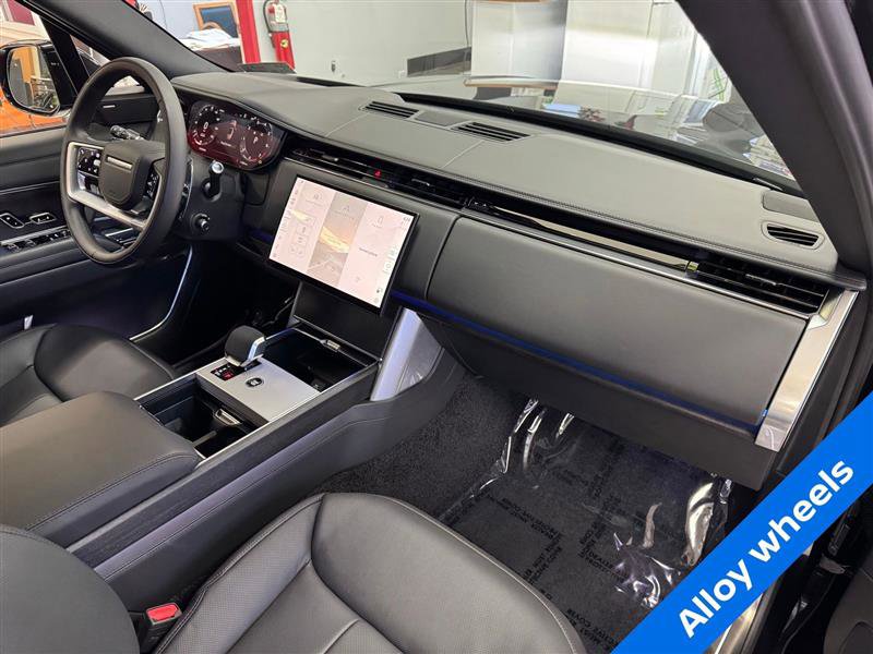 Used 2025 Land Rover Range Rover SE image 21