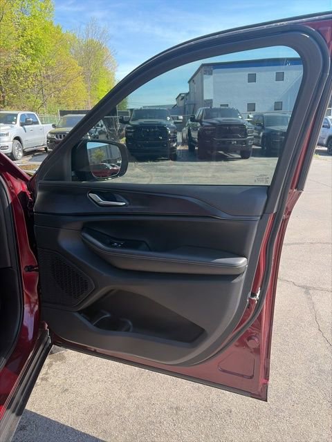 Used 2024 Jeep Grand Cherokee Altitude image 18