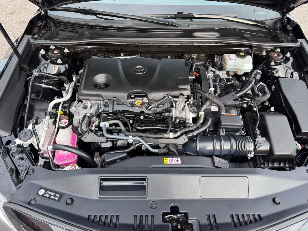 Used 2020 Toyota Camry SE w/ Sunroof Package image 35