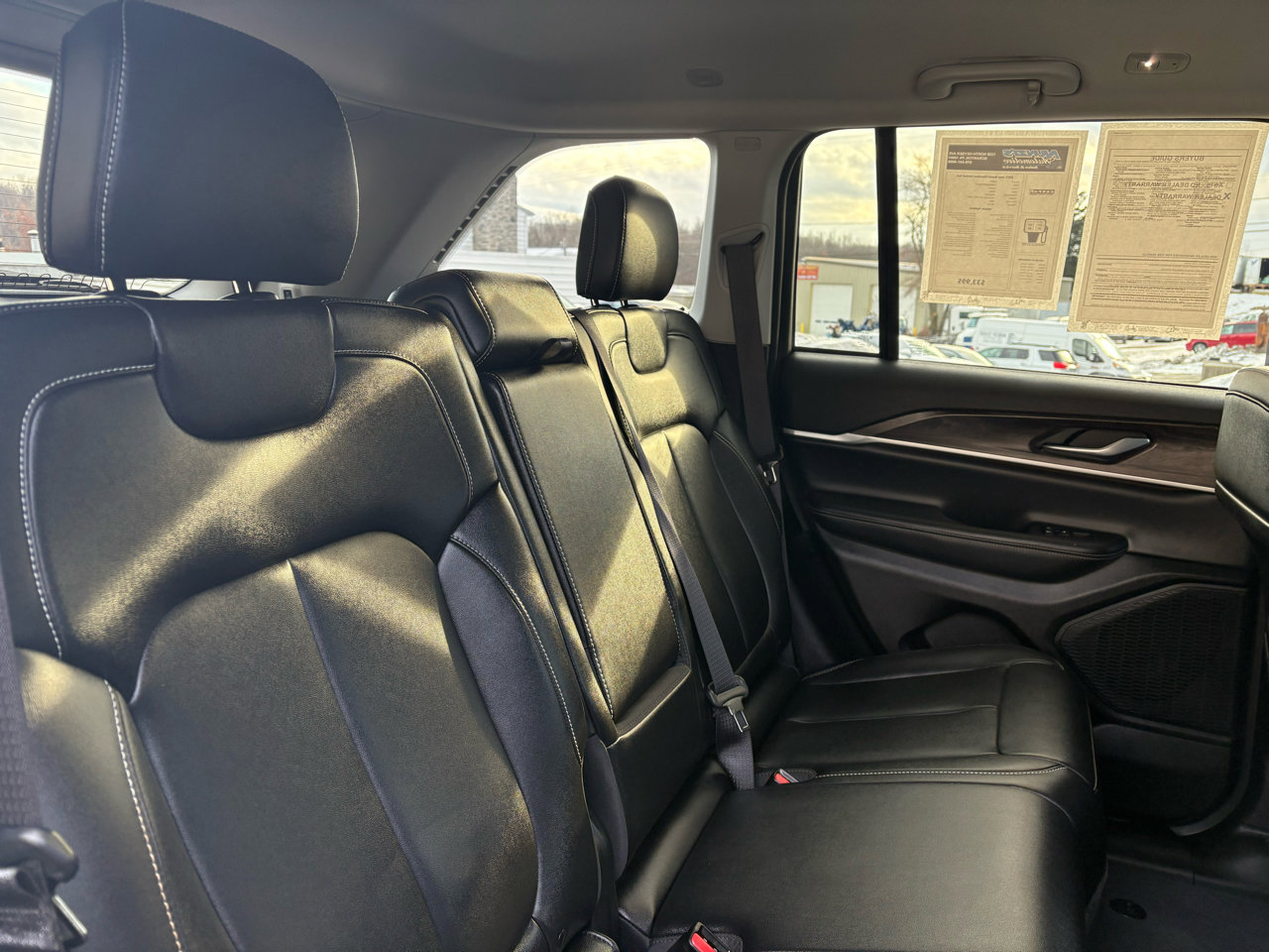 Used 2023 Jeep Grand Cherokee Limited w/ Black Appearance Package image 24