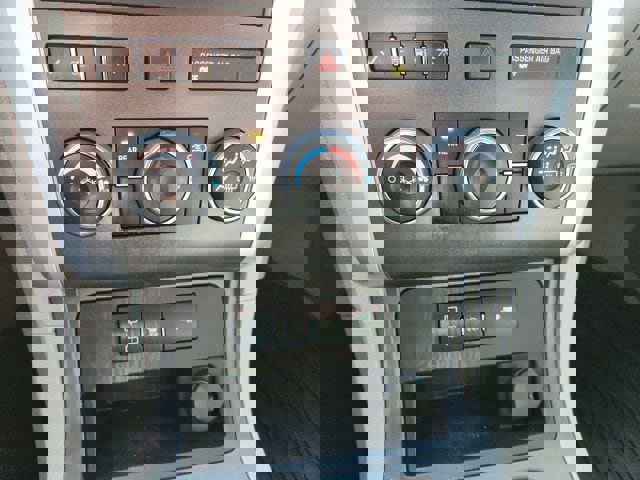 Used 2010 Chevrolet Traverse LT FWD image 18