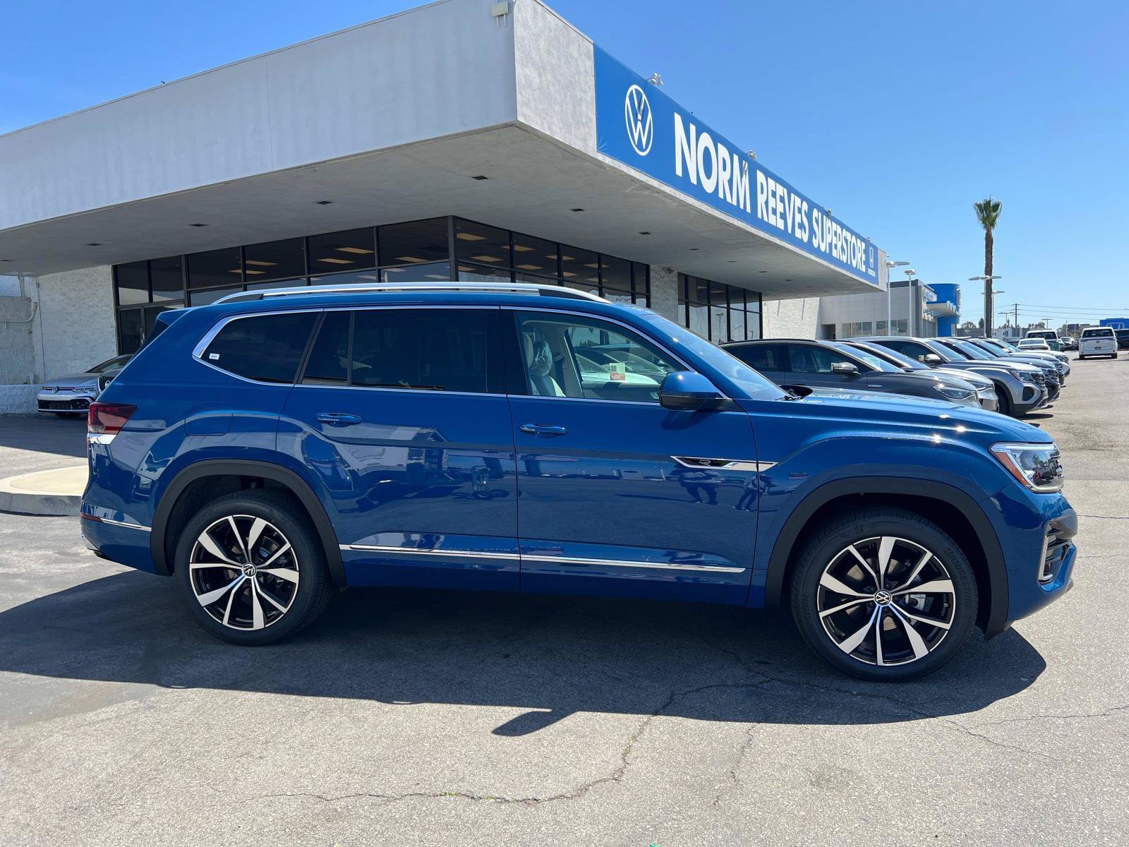 Certified 2025 Volkswagen Atlas SEL Premium R-Line AWD/4WD image 6