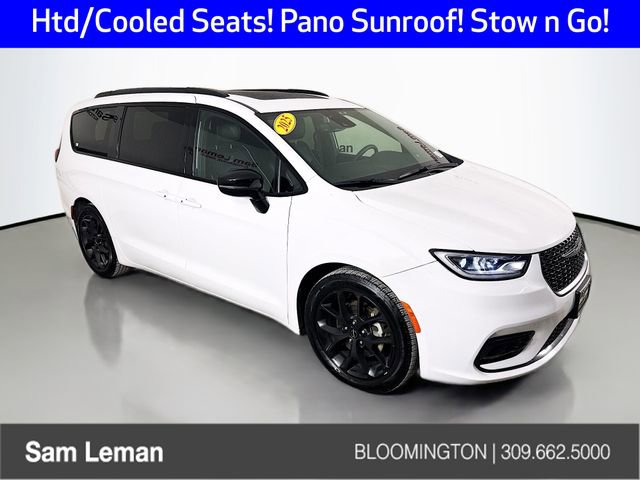 Used 2025 Chrysler Pacifica Limited image 1