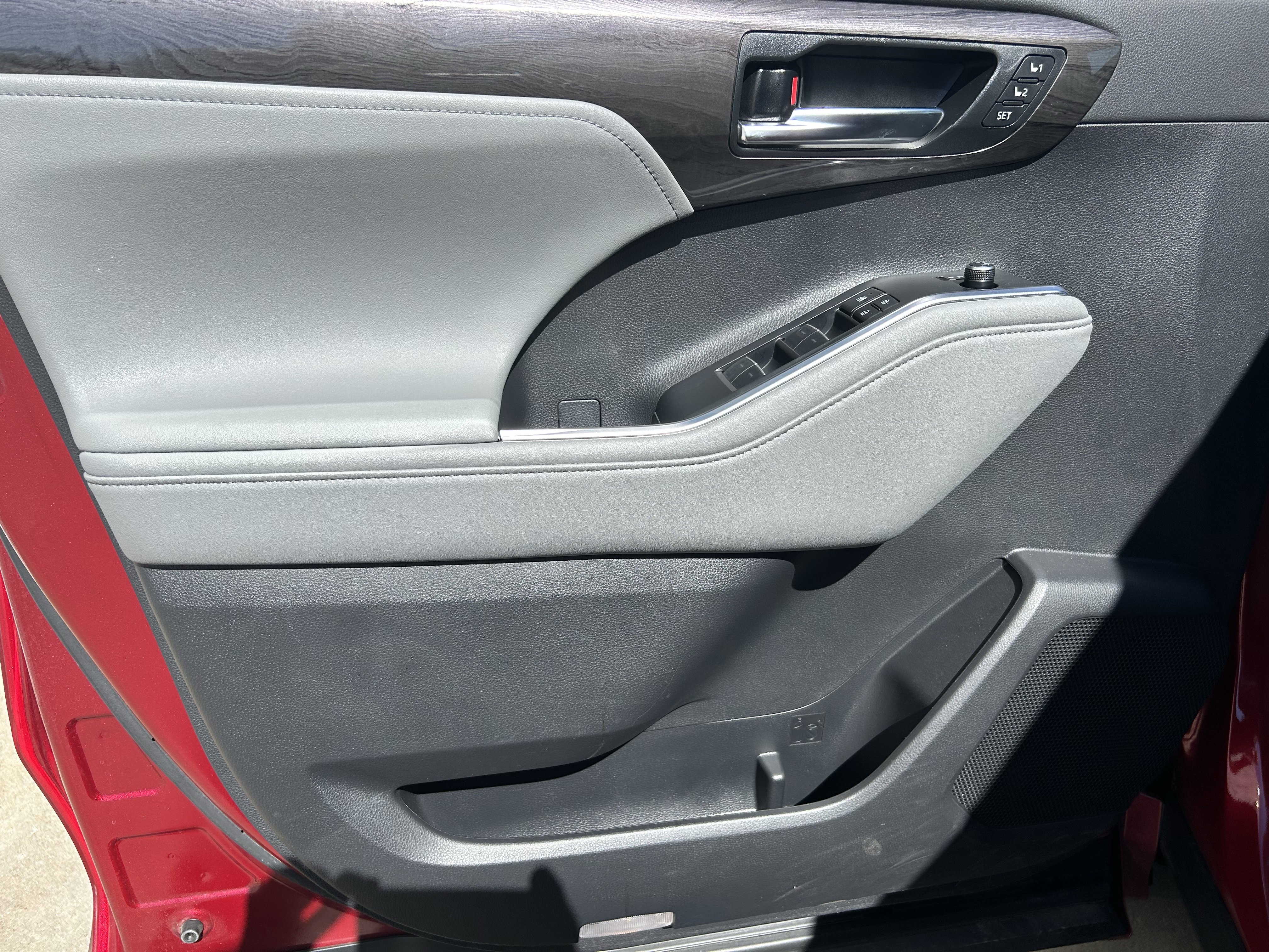 Used 2024 Toyota Highlander Platinum image 23