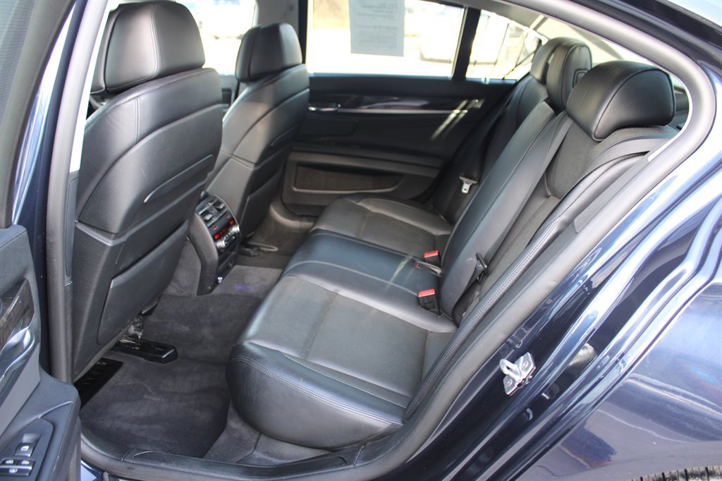 Used 2012 BMW 750i xDrive image 18