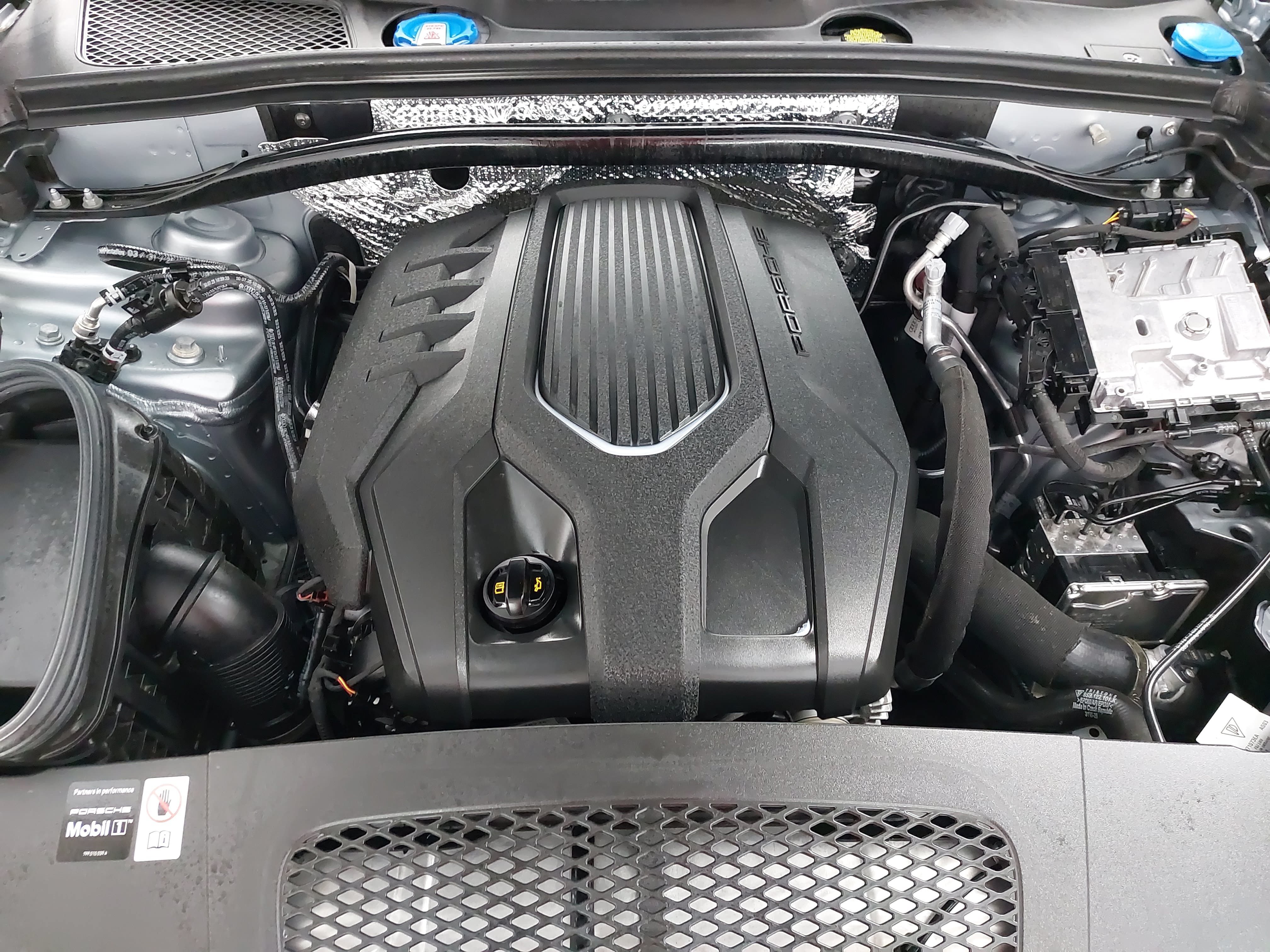 Certified 2026 Porsche Macan AWD/4WD image 33